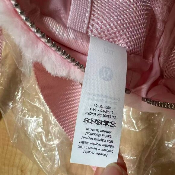 Lululemon Everywhere Belt Bag Plush Fleece Strawberry - Picture 3 of 9